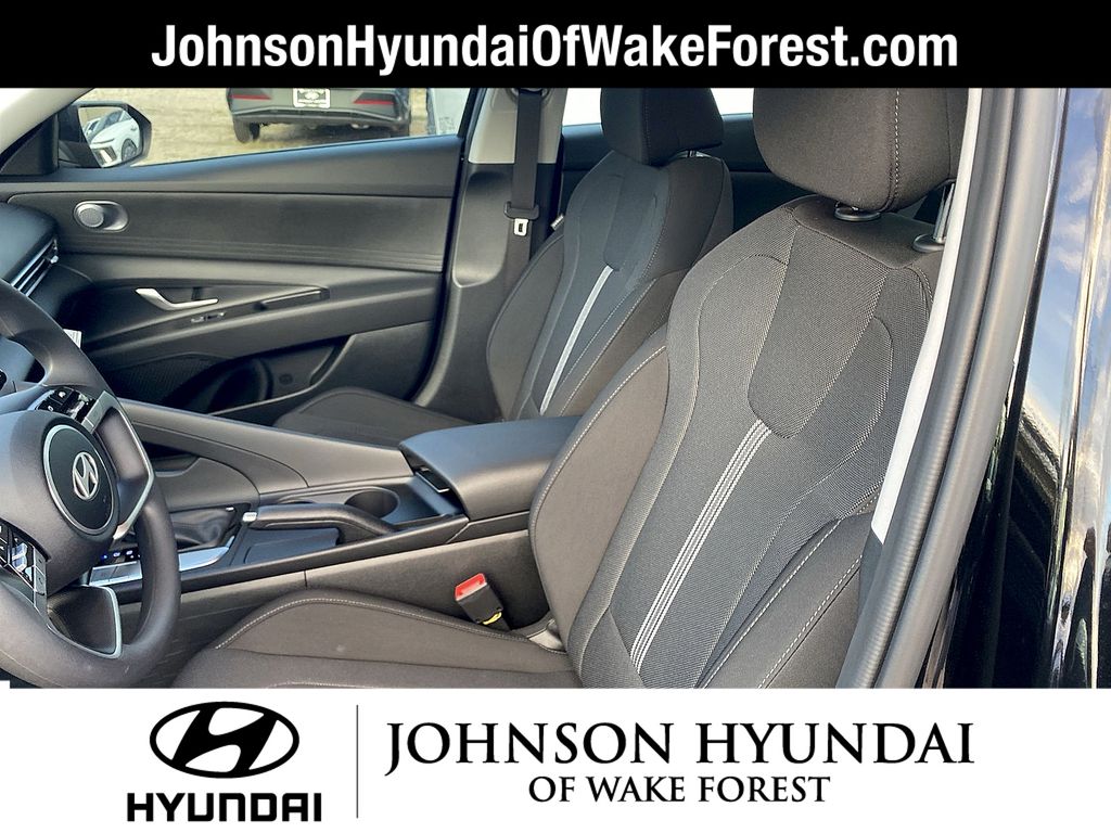 2025 Hyundai Elantra SE - Photo 14