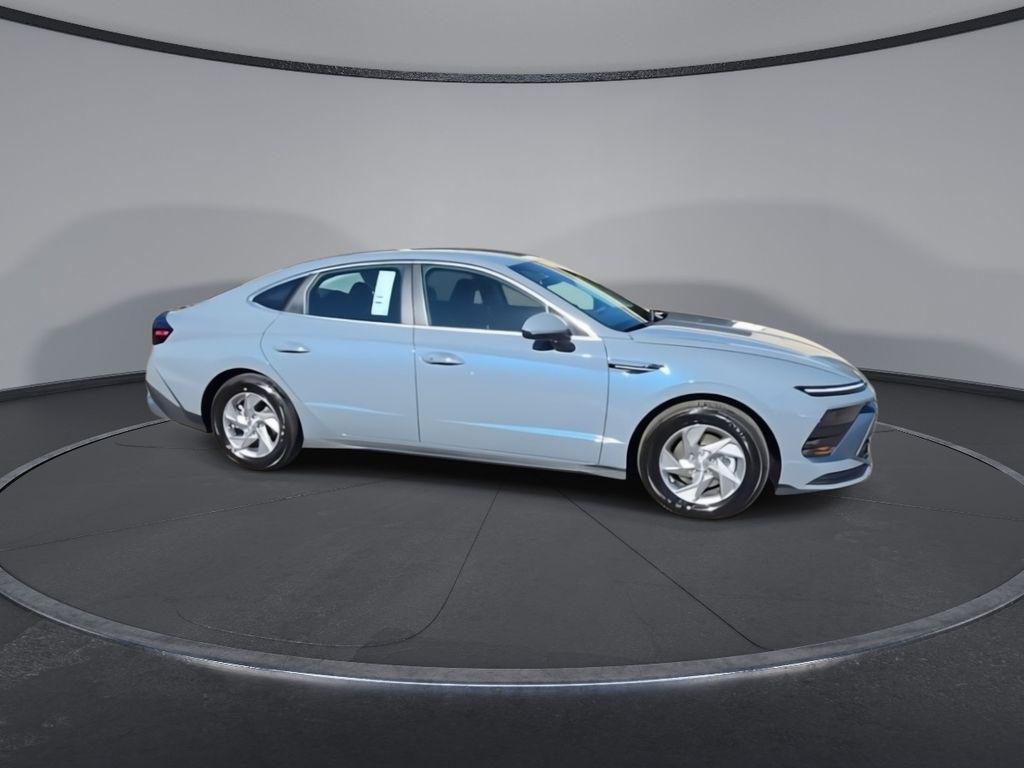 2026 Hyundai Sonata SE photo 2