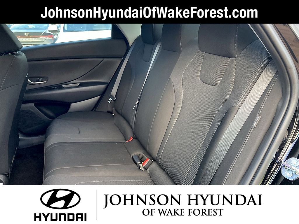 2025 Hyundai Elantra SE - Photo 13