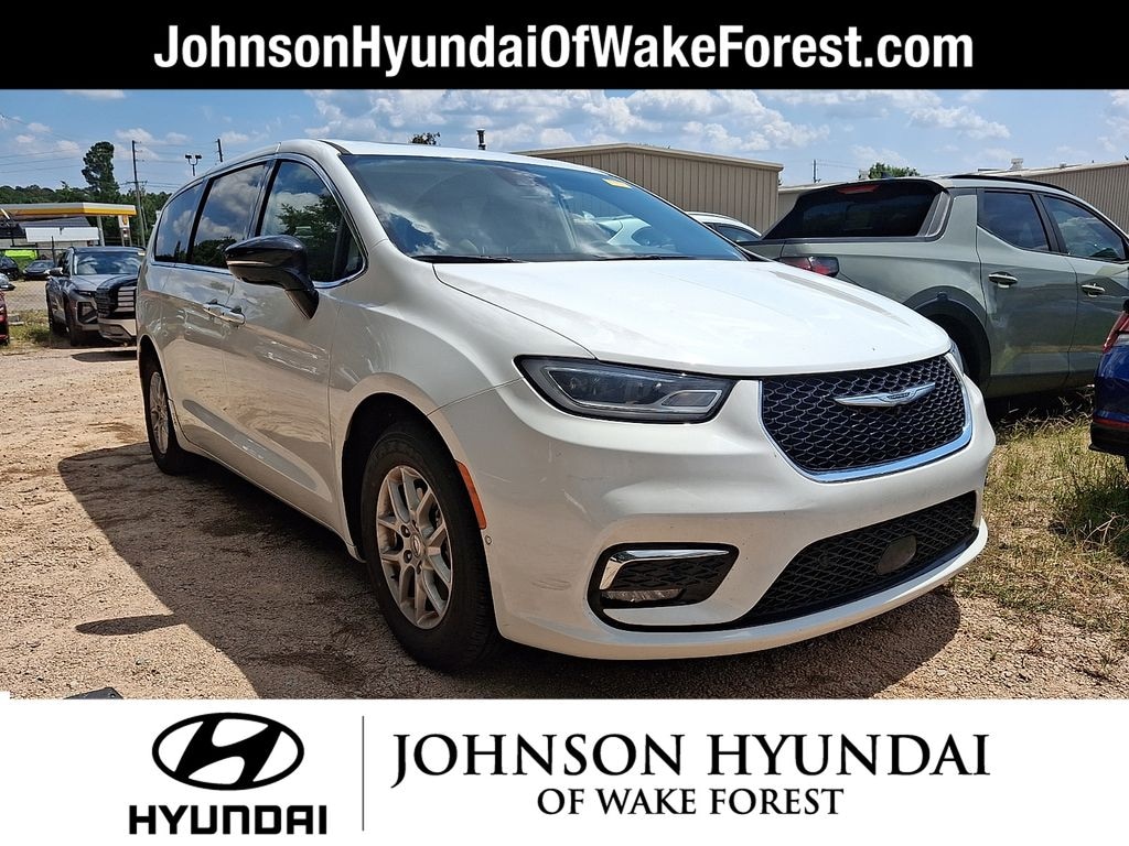 Used 2024 Chrysler Pacifica Touring L Minivan/Van
