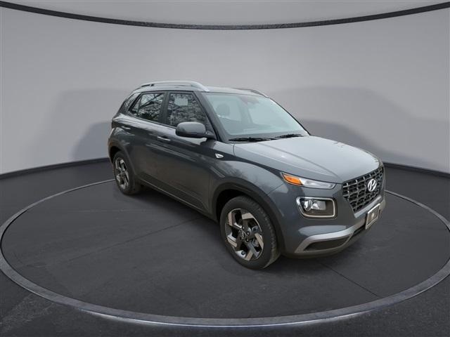 2025 Hyundai Venue SEL photo 2