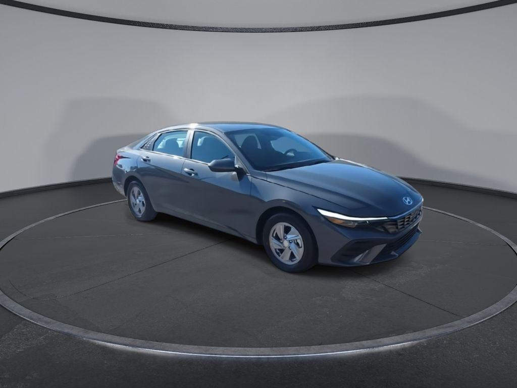2026 Hyundai Elantra SE photo 2