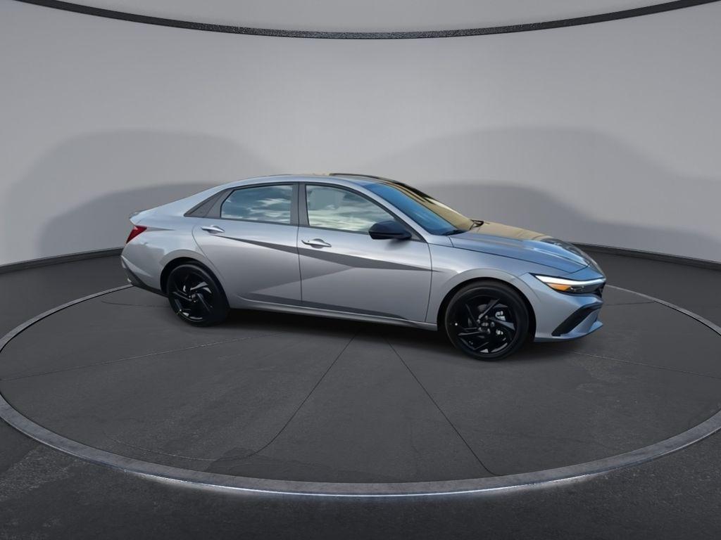 2026 Hyundai Elantra SEL Sport photo 2