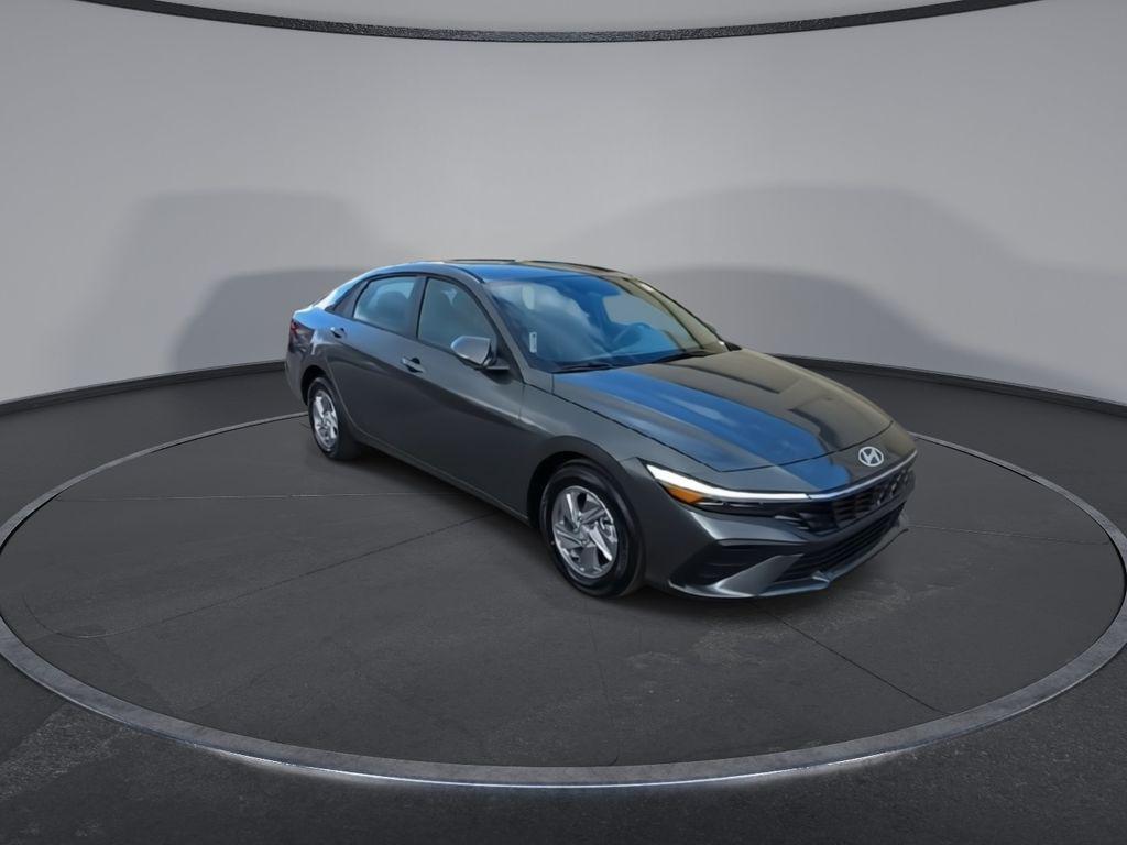 2026 Hyundai Elantra SE photo 2