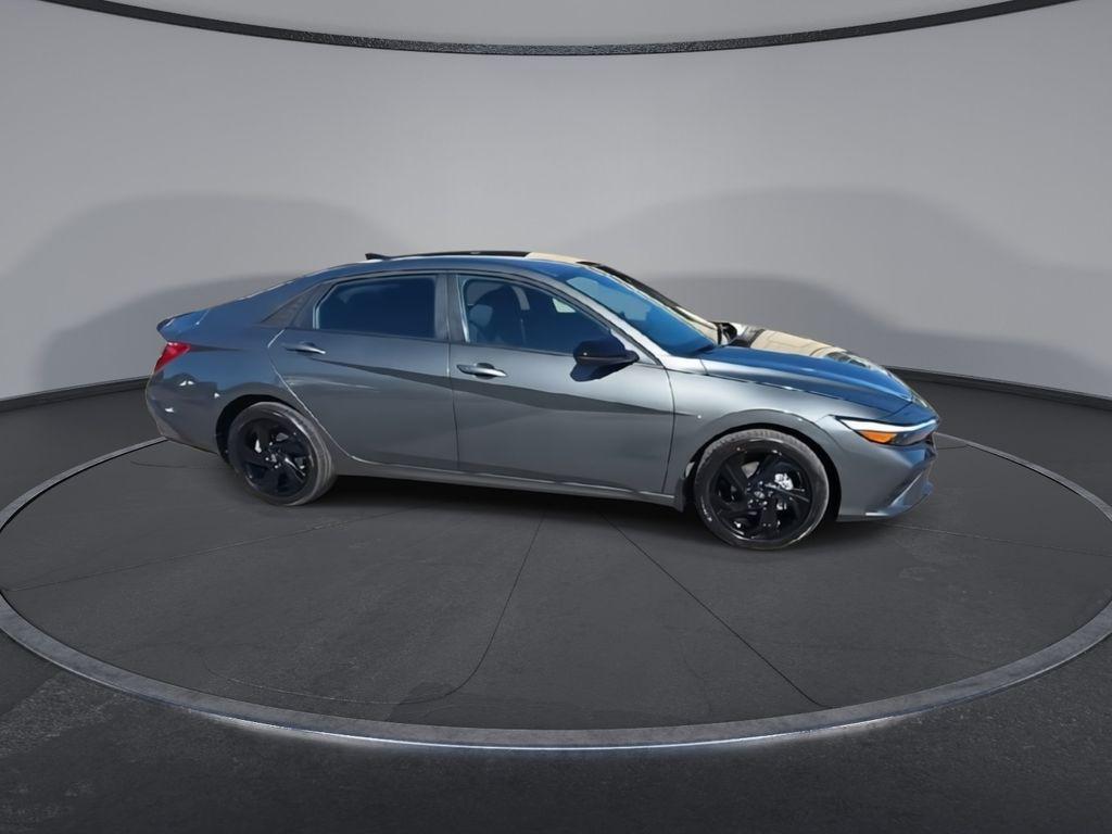 2026 Hyundai Elantra SEL Sport photo 2