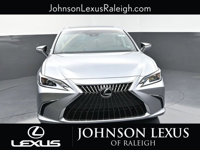 2025 Lexus ES 300h photo 4
