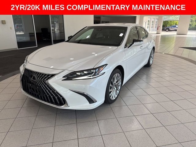 2023 Lexus ES 300h Luxury photo 3