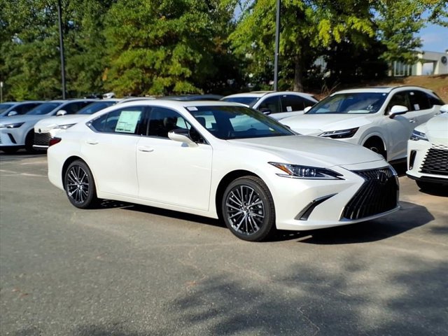2025 Lexus ES Hybrid 300h's photo