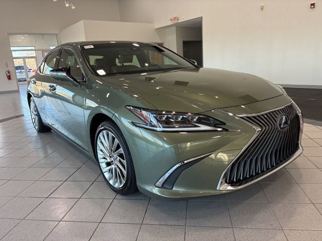 2019 Lexus ES Hybrid 300h Ultra Luxury's photo