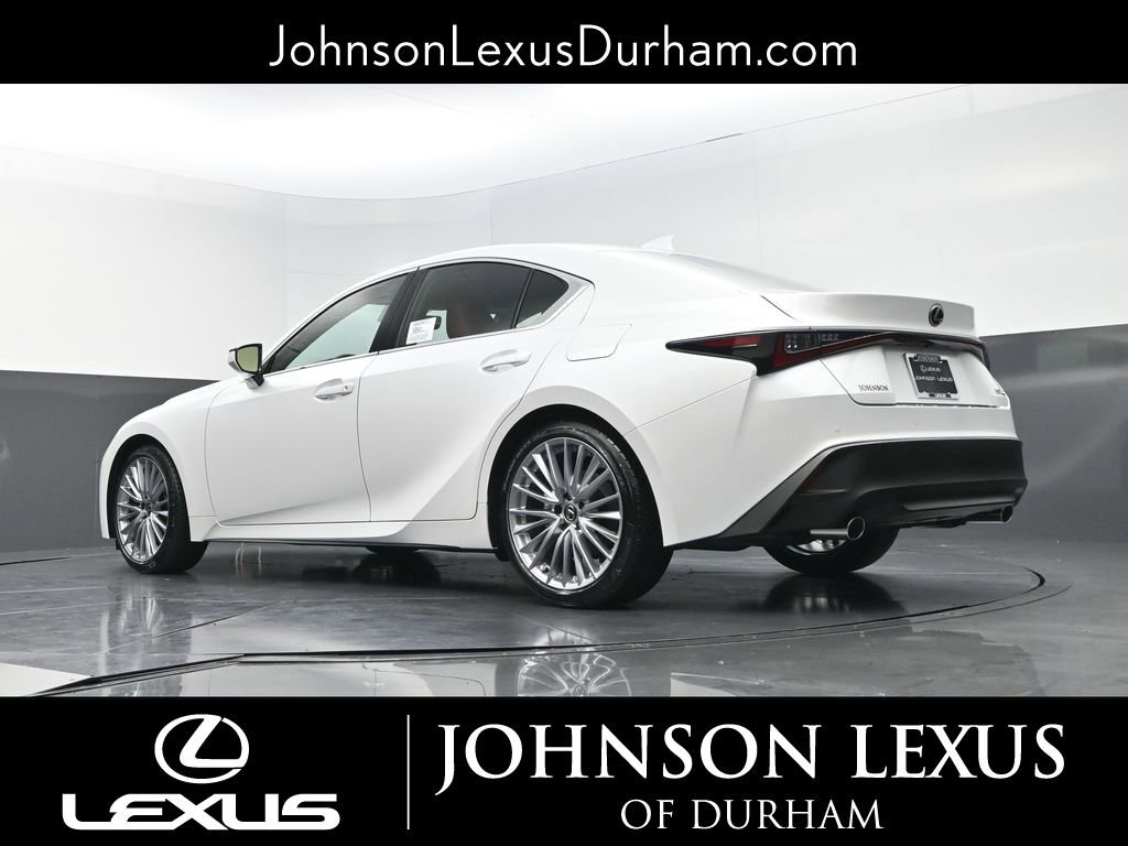 2025 Lexus IS 300 - Photo 17