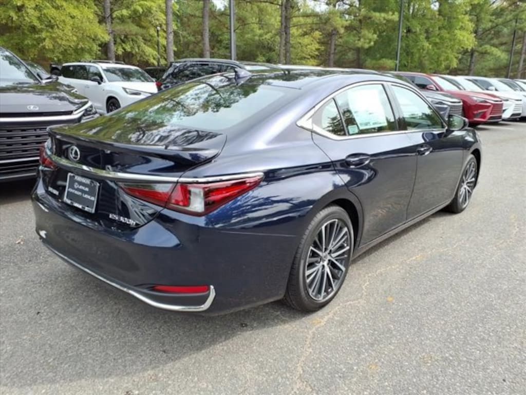New 2025 Lexus ES HYBRID 300h 4-DOOR SEDAN
