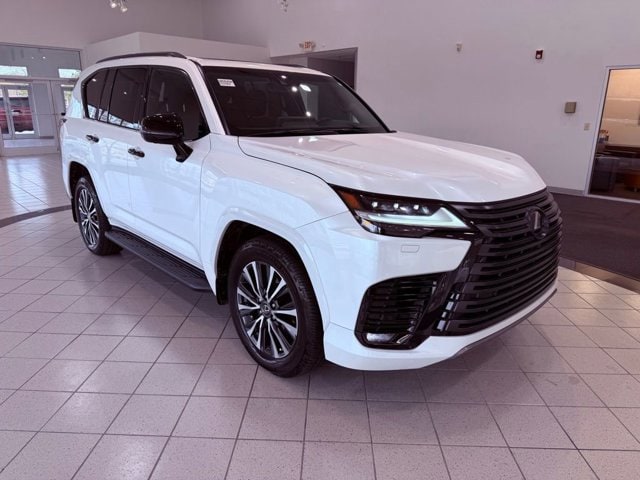 2022 Lexus LX Premium's photo