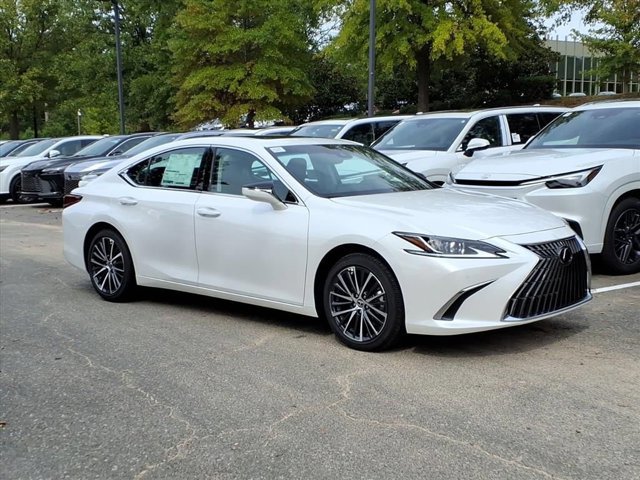 2025 Lexus ES Hybrid 300h's photo