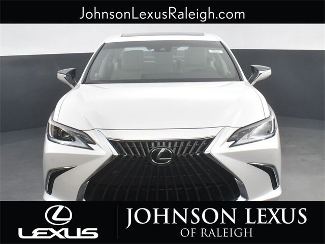 2025 Lexus ES 300h photo 4