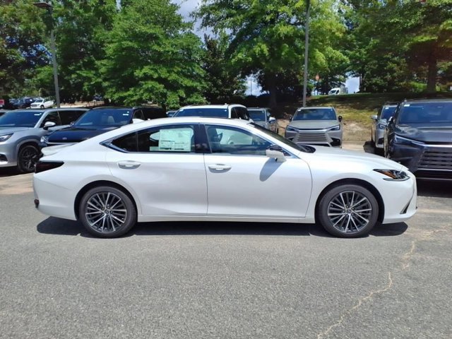 2025 Lexus ES 300h photo 2
