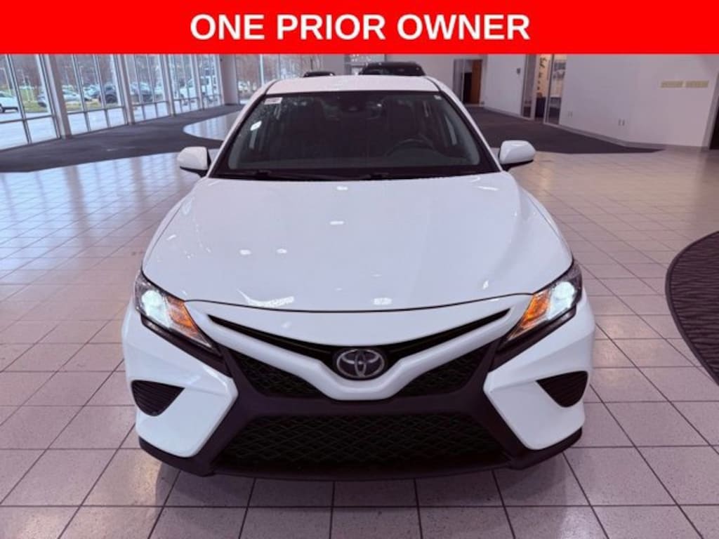 Used 2020 Toyota Camry SE Sedan