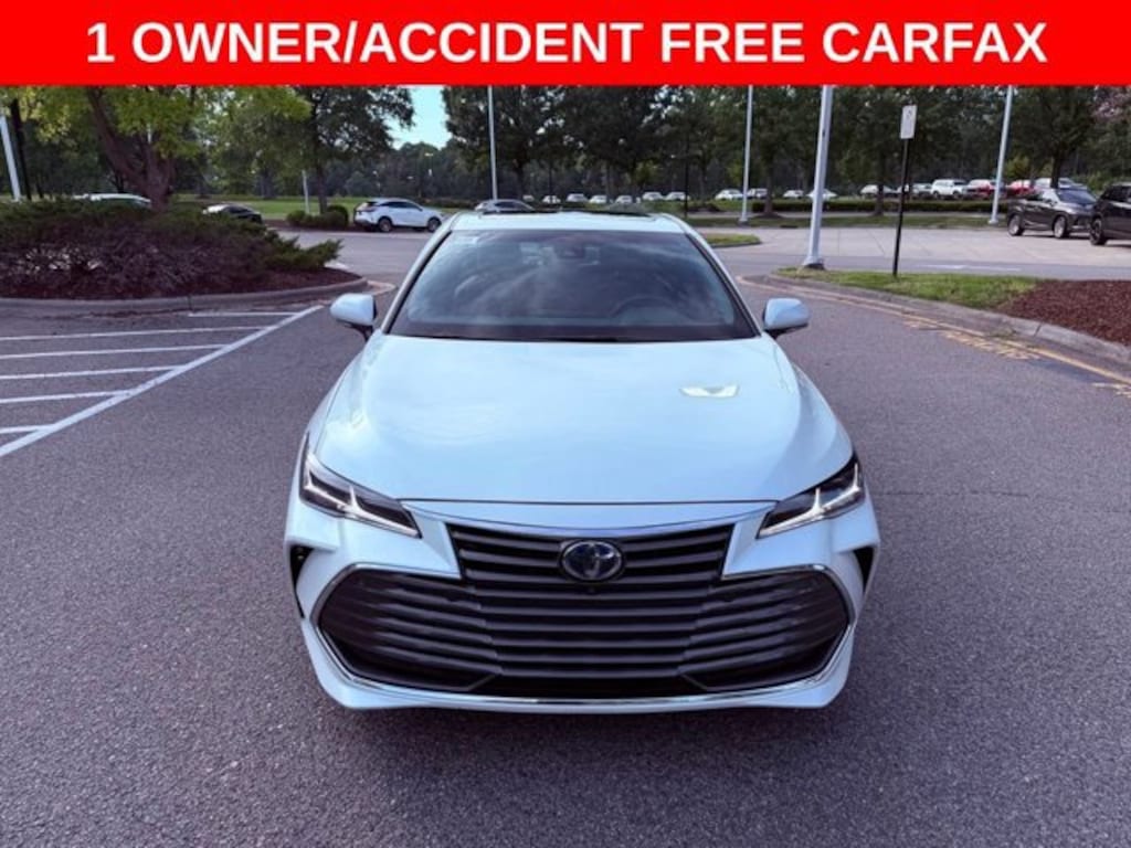 Used 2022 Toyota Avalon Hybrid Limited Sedan
