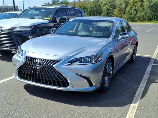 2025 Lexus ES 300h Luxury photo 3