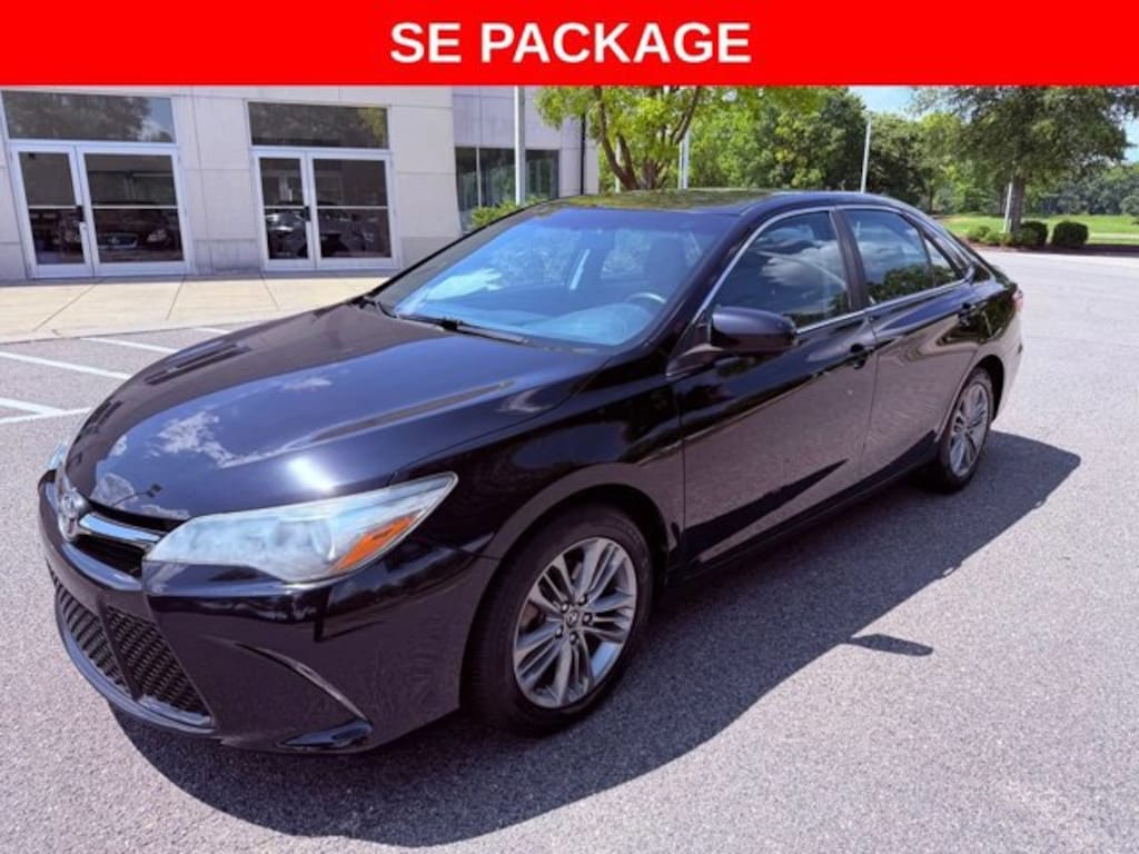 Used 2015 Toyota Camry SE Sedan