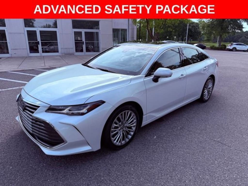 Used 2022 Toyota Avalon Hybrid Limited Sedan