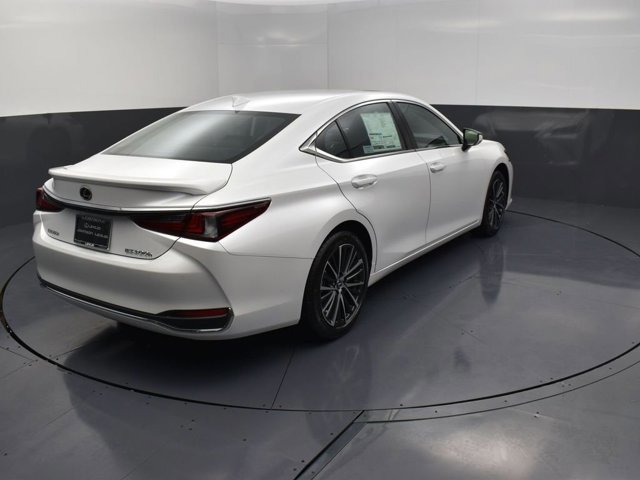 2025 Lexus ES 300h photo 2