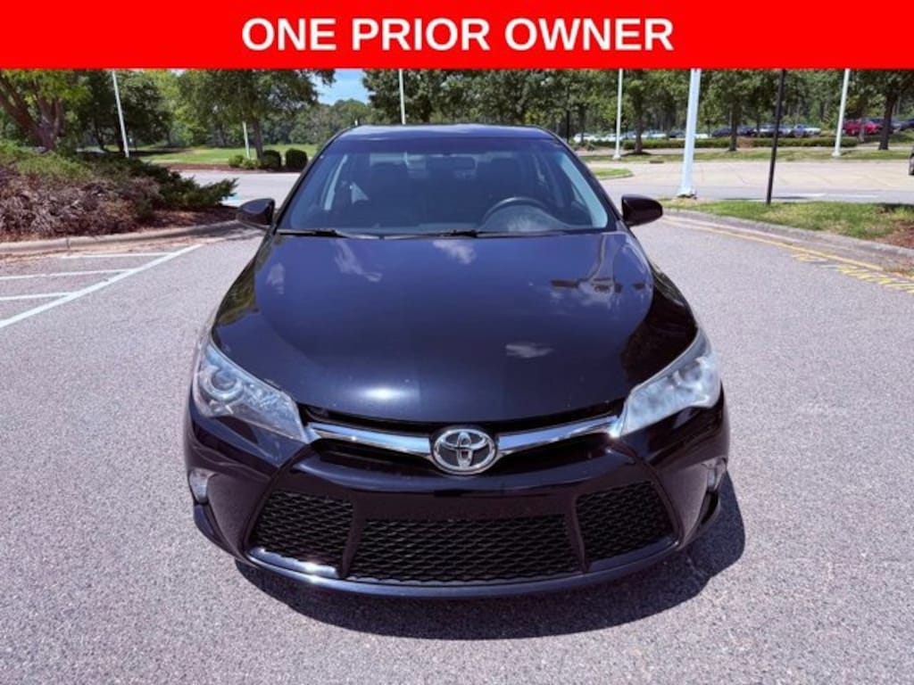 Used 2015 Toyota Camry SE Sedan
