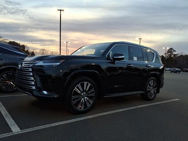2025 Lexus LX Luxury's photo