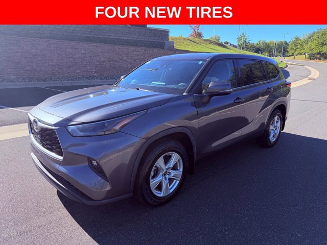 Used 2022 Toyota Highlander LE SUV