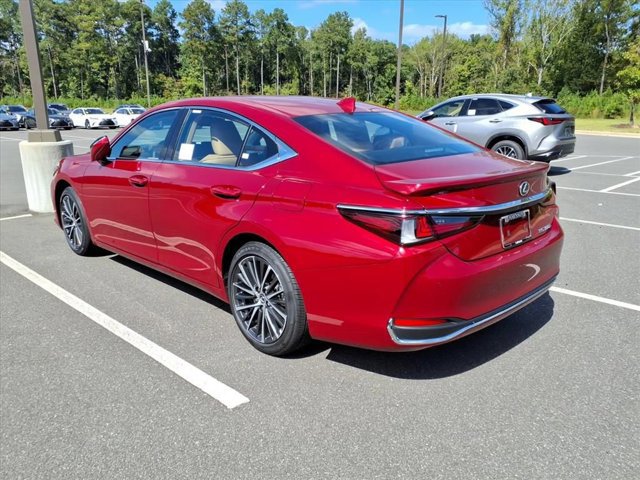 2025 Lexus ES 300h photo 4