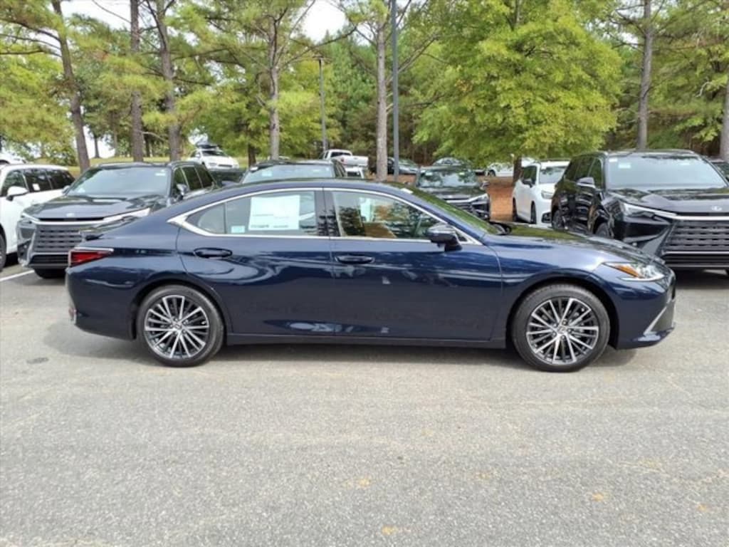 New 2025 Lexus ES HYBRID 300h 4-DOOR SEDAN