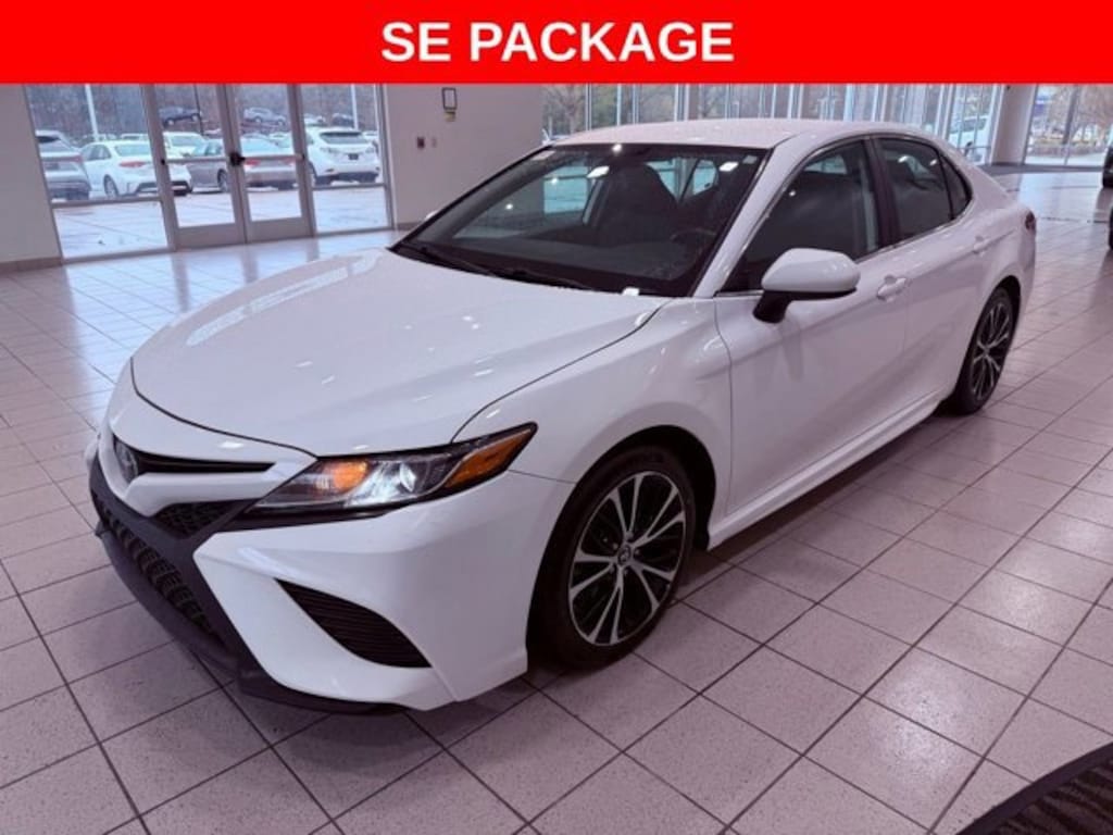 Used 2020 Toyota Camry SE Sedan