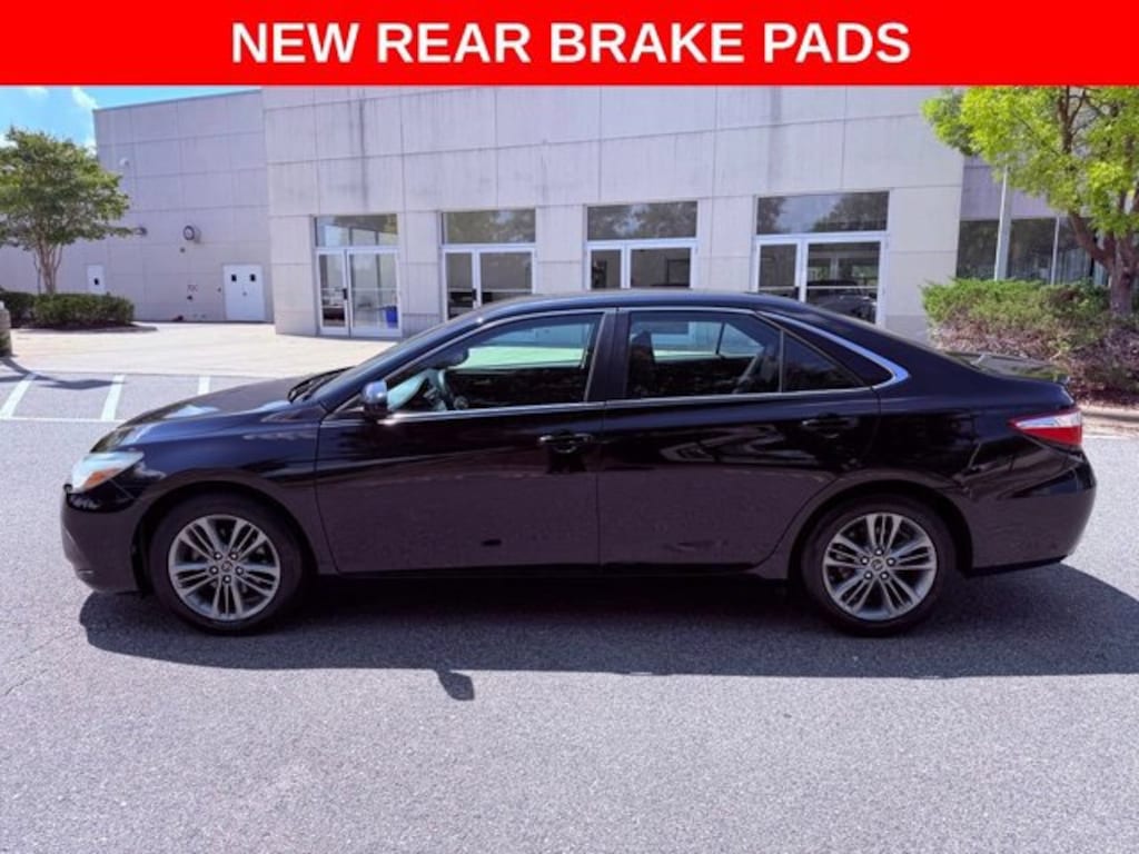 Used 2015 Toyota Camry SE Sedan