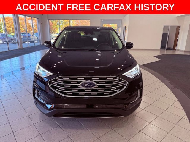 2022 Ford Edge Titanium photo 2