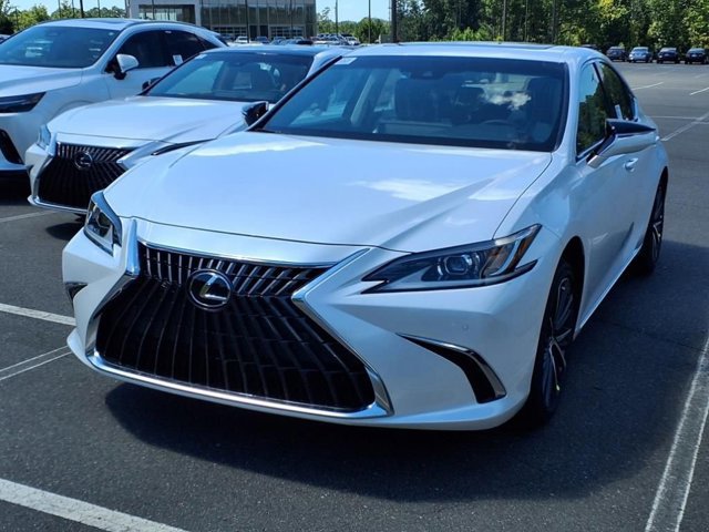 2025 Lexus ES 300h photo 3