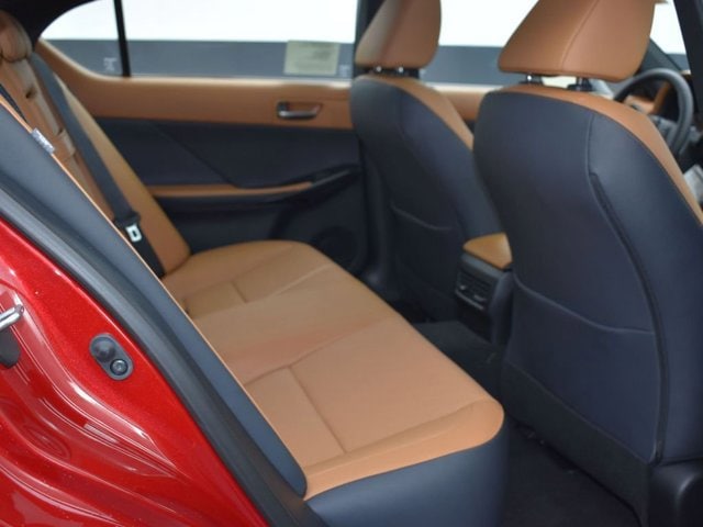 2025 Lexus IS 300 - Photo 9