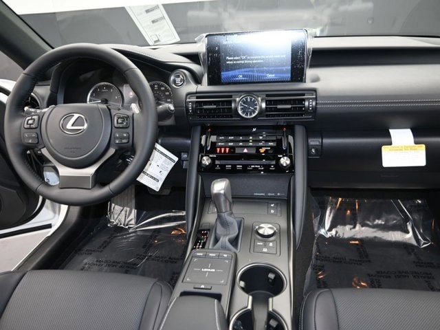 2025 Lexus IS 300 - Photo 15