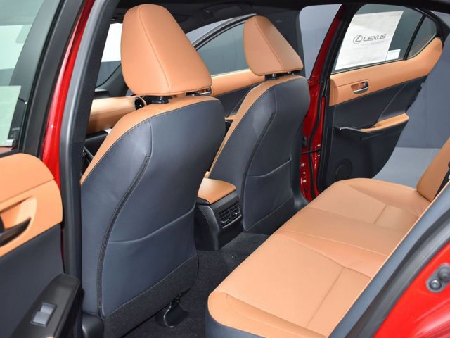 2025 Lexus IS 300 - Photo 11