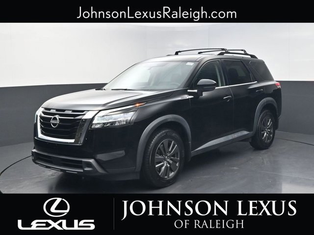 2022 Nissan Pathfinder SV's photo