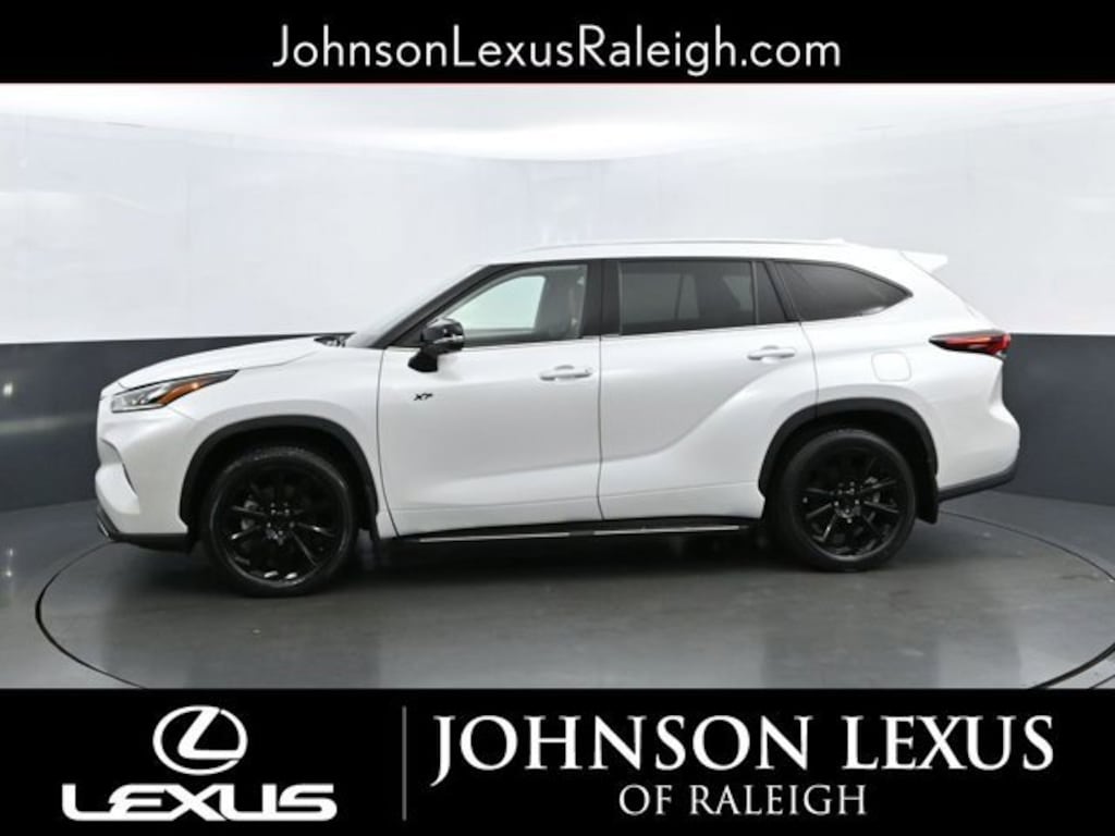 Used 2024 Toyota Highlander LE SUV