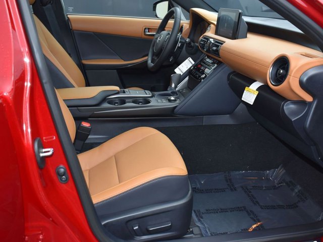 2025 Lexus IS 300 - Photo 10