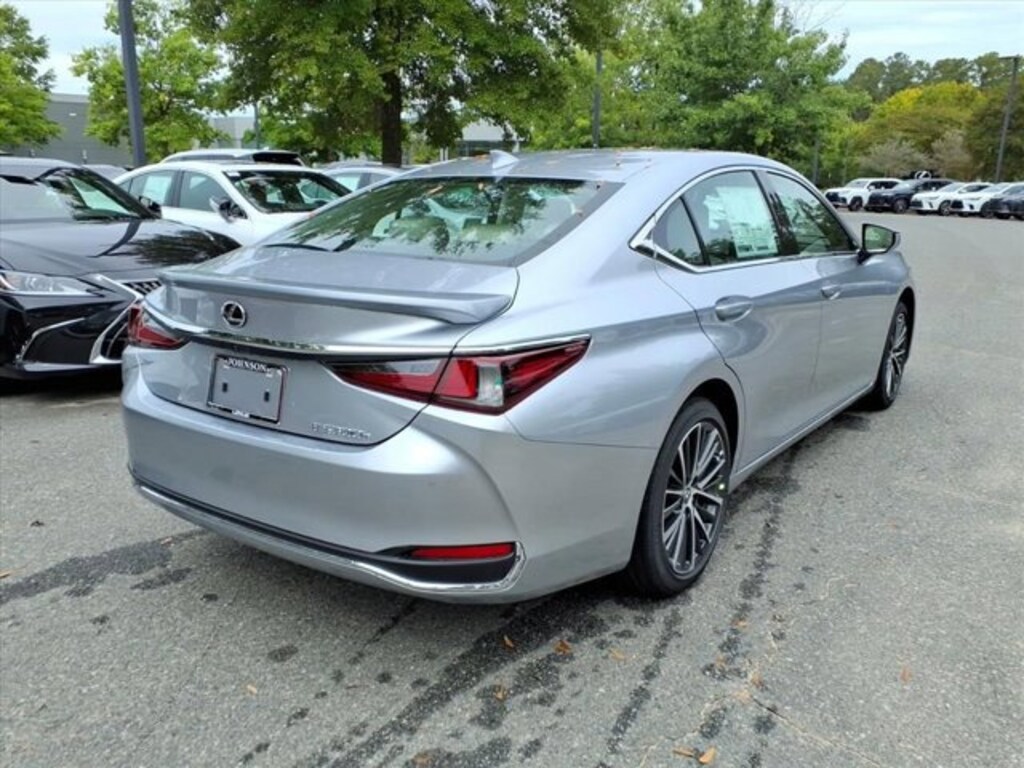 New 2025 Lexus ES HYBRID 300h 4-DOOR SEDAN