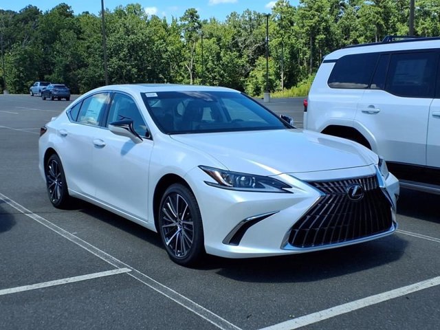 2025 Lexus ES Hybrid 300h's photo