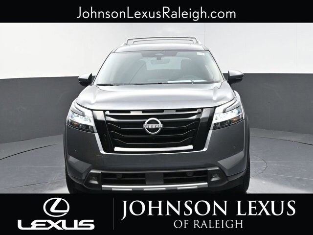 2023 Nissan Pathfinder SL photo 3