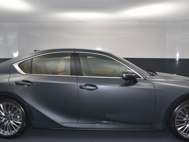 2025 Lexus IS 300 F SPORT photo 4