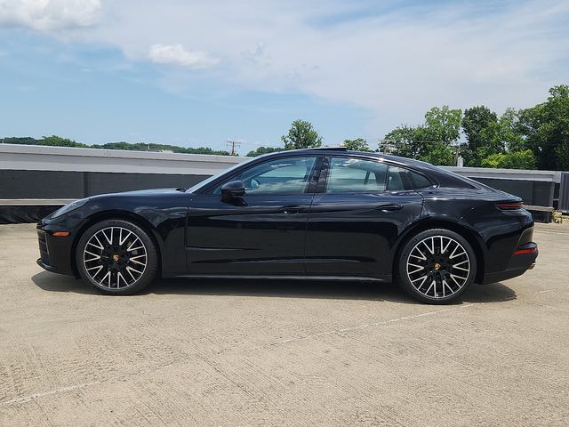 2025 Porsche Panamera 4 photo 2