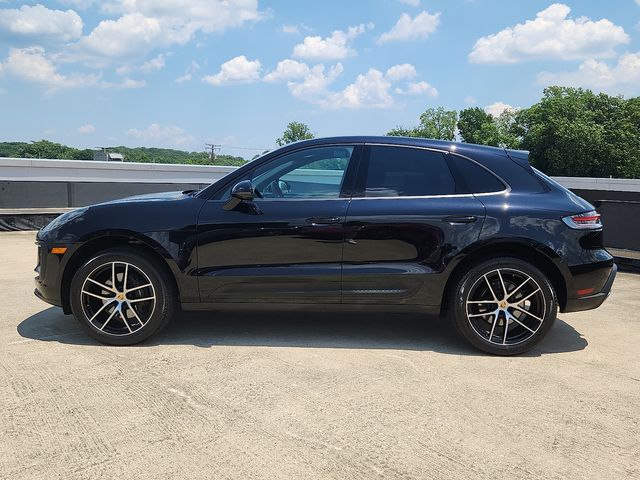 2025 Porsche Macan photo 2