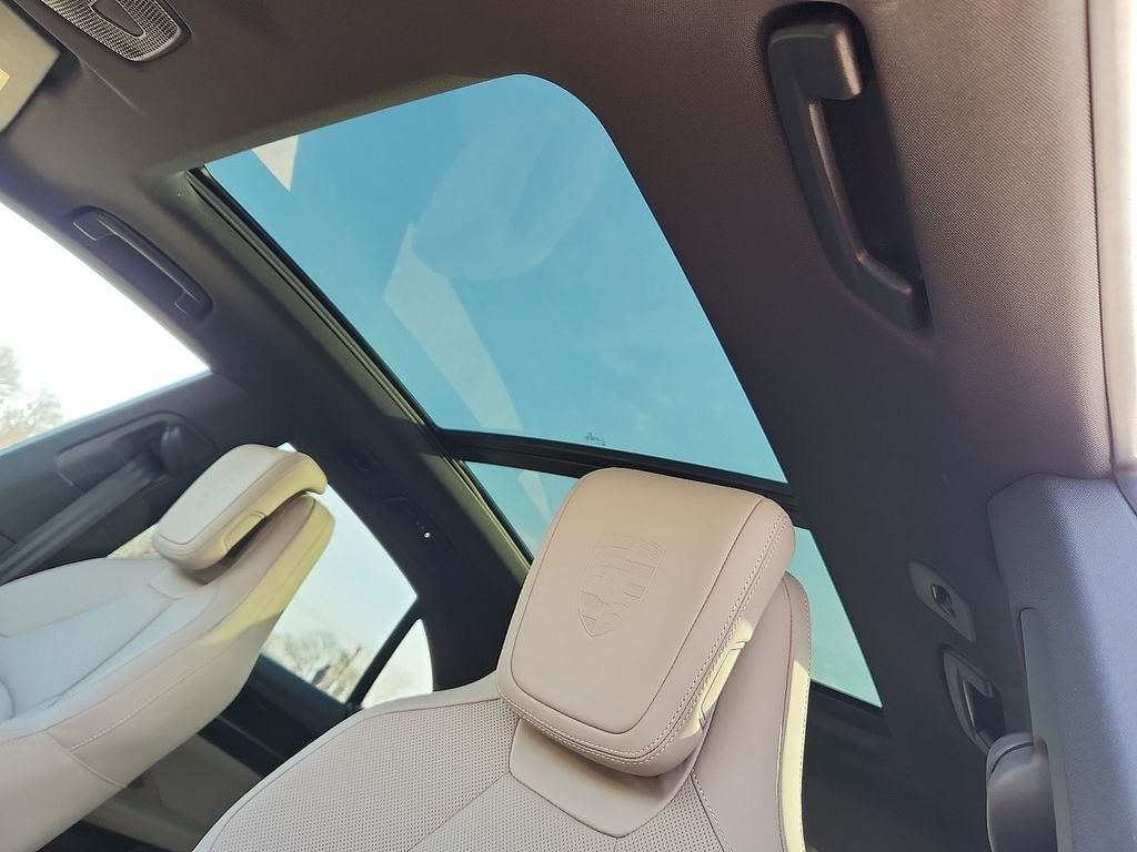2025 Porsche Macan S - Photo 14