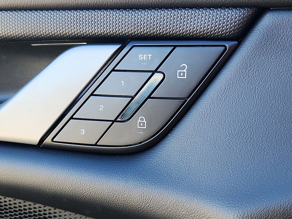 2025 Porsche Taycan Base - Photo 25