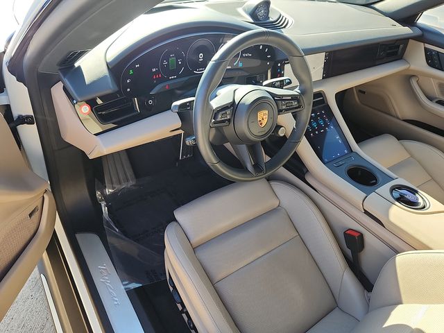 2025 Porsche Taycan photo 4