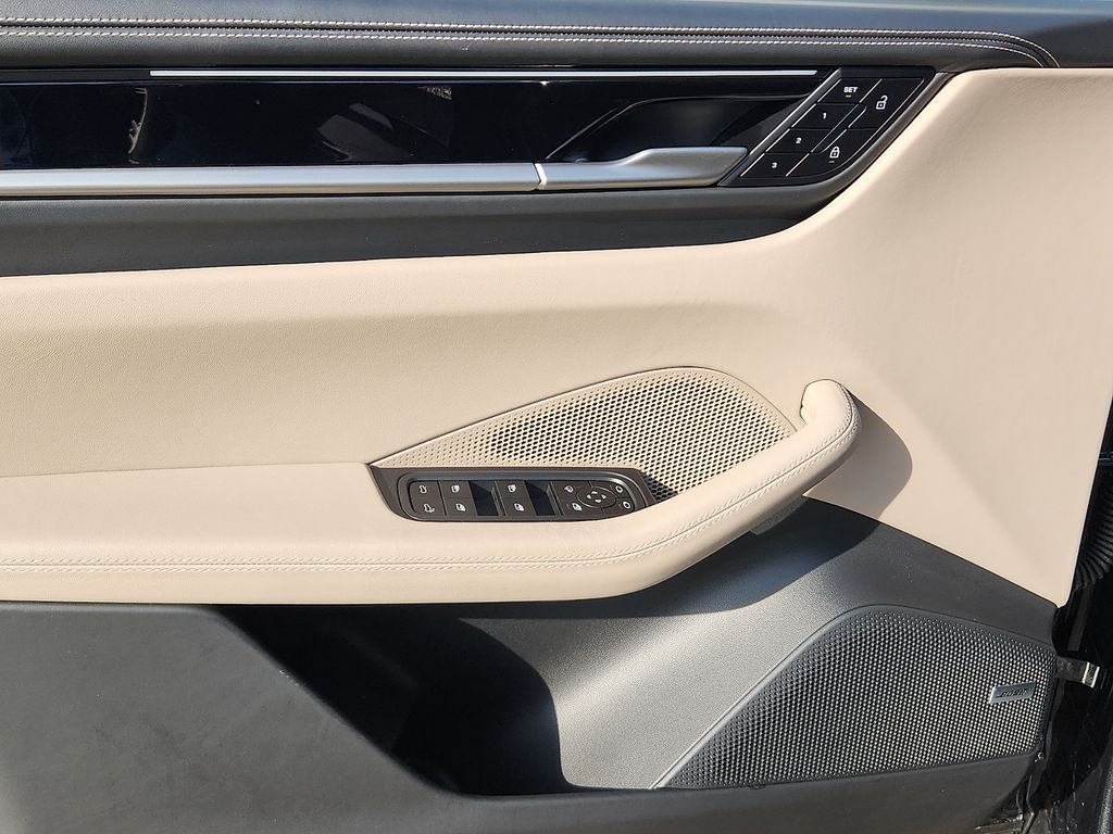 2025 Porsche Macan S - Photo 13